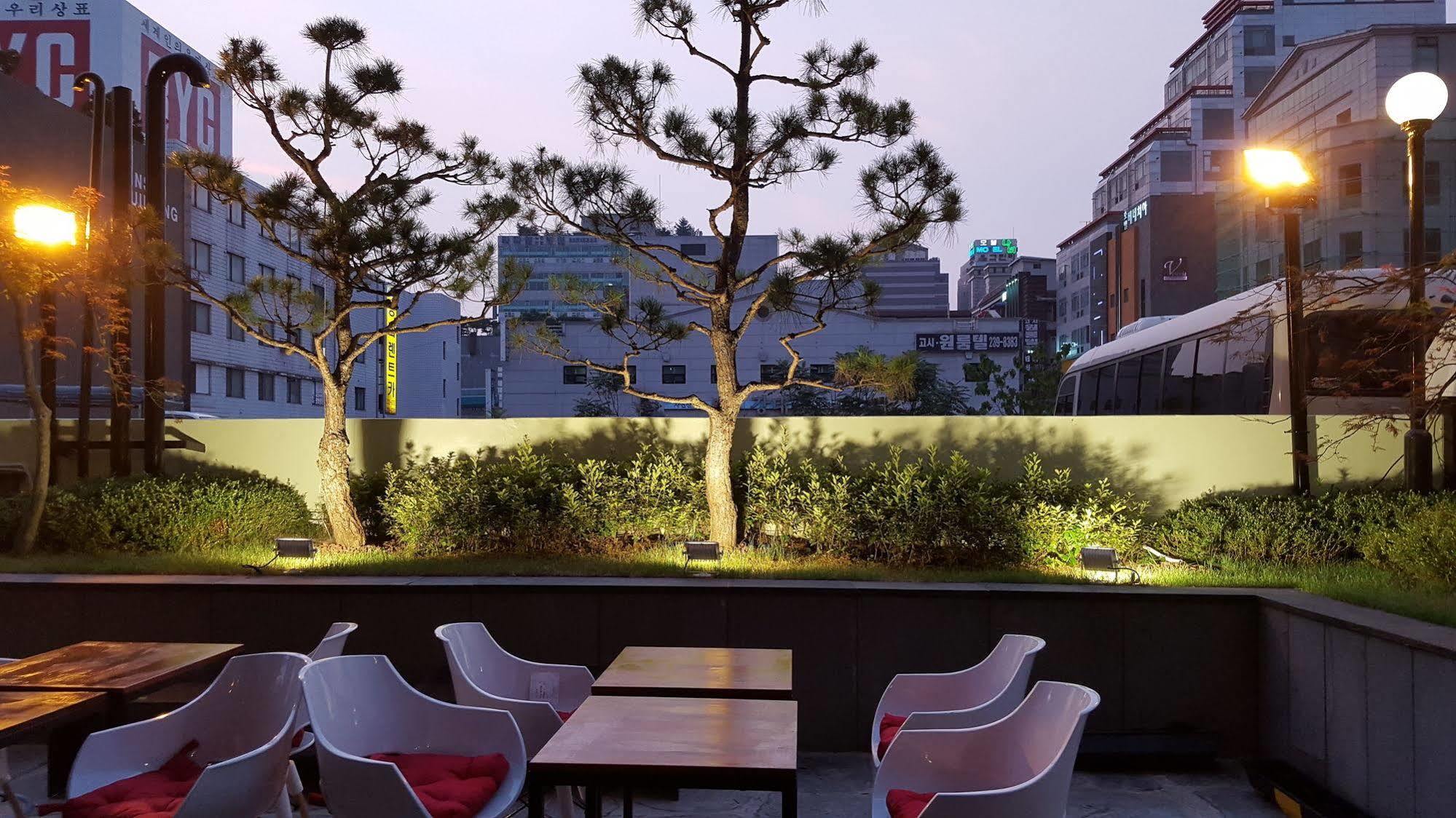 I.Y Hotel Suwon Exteriör bild