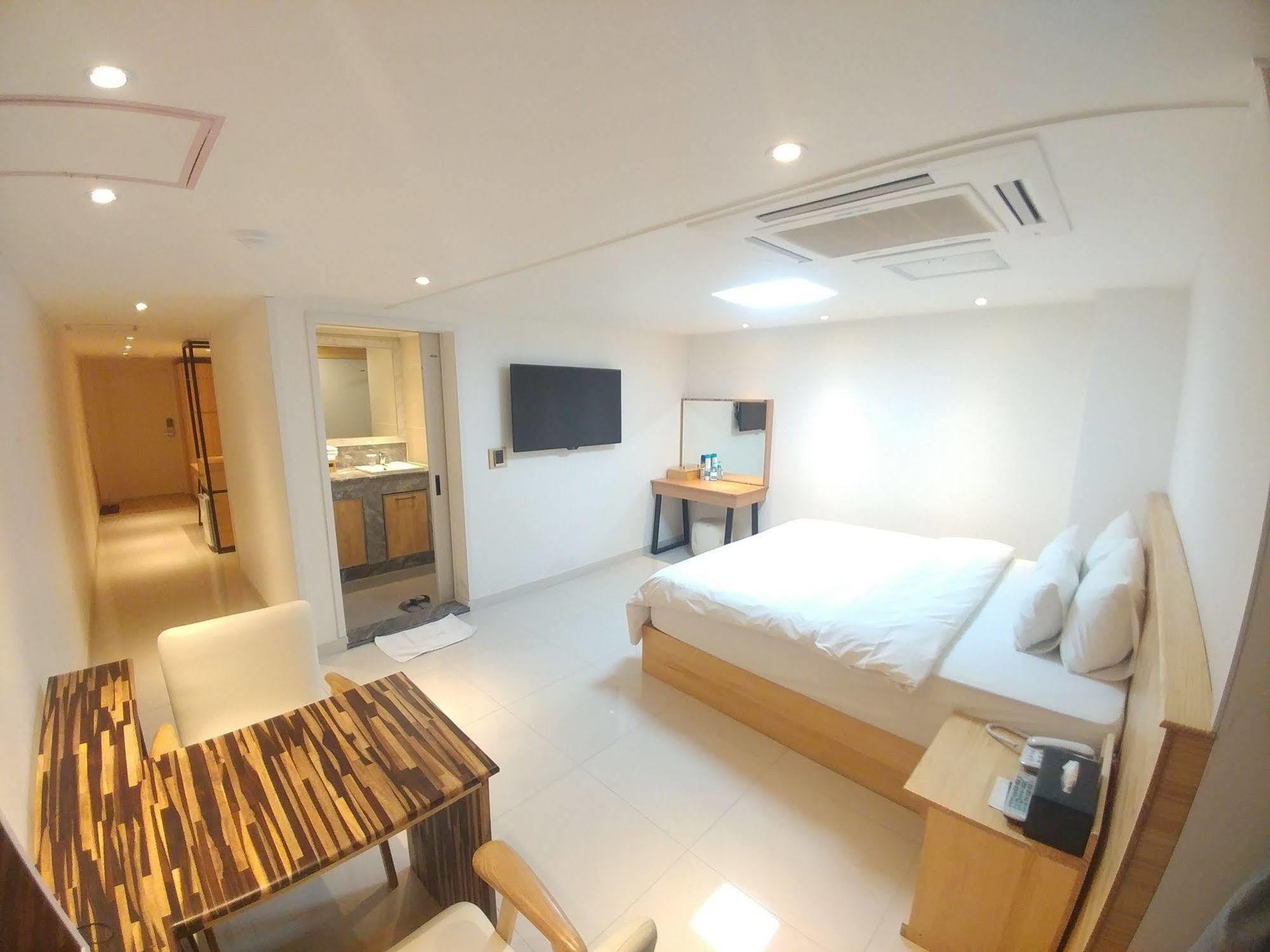 I.Y Hotel Suwon Exteriör bild