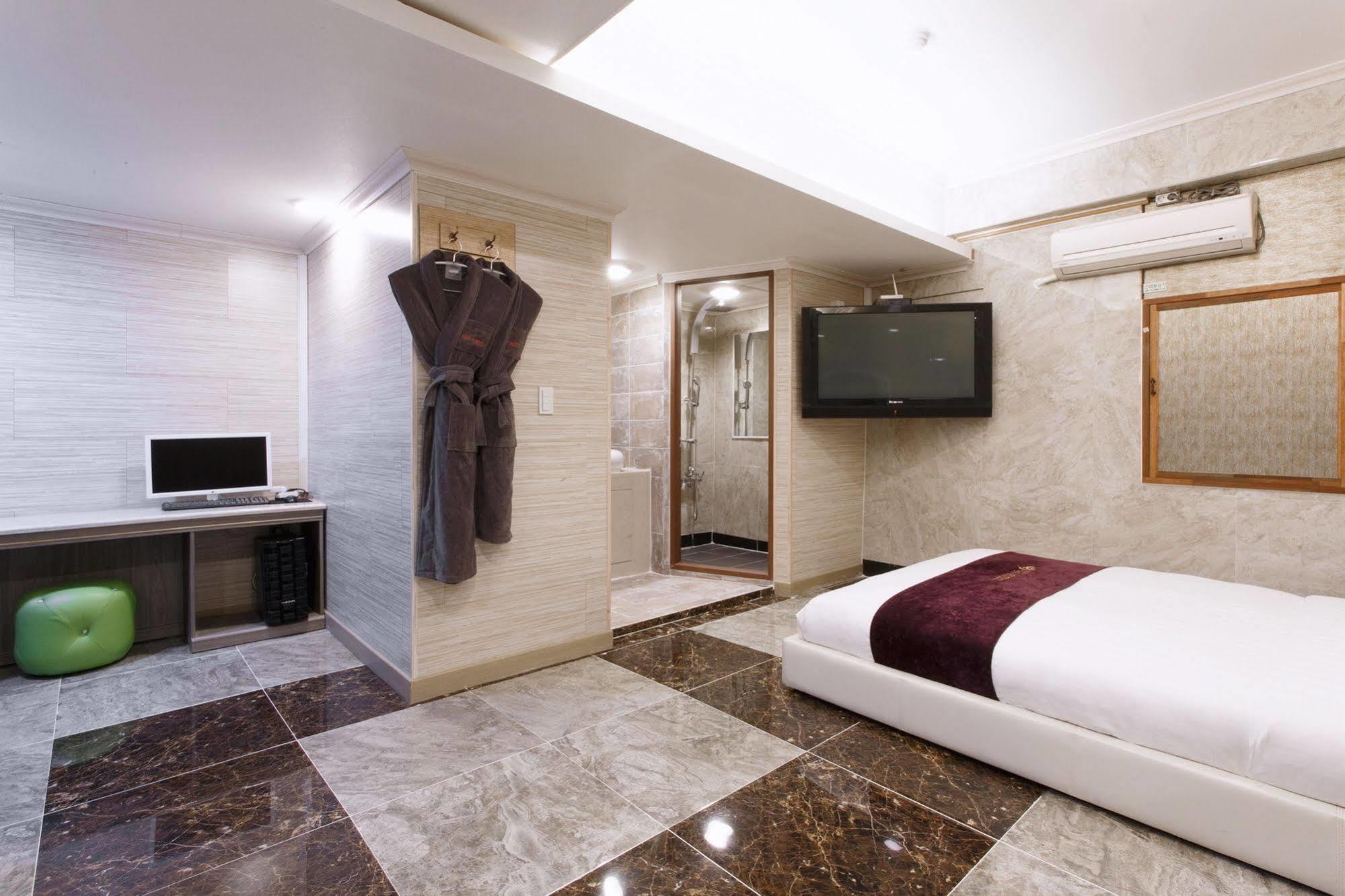 I.Y Hotel Suwon Exteriör bild