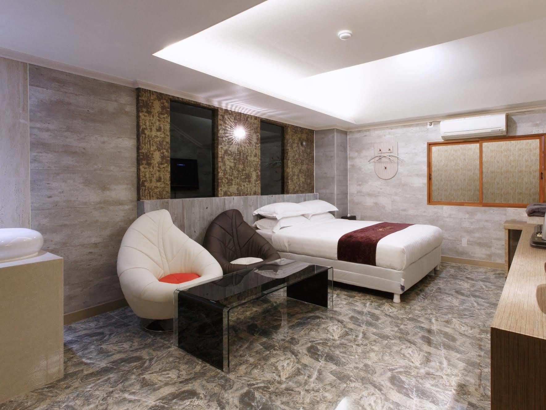 I.Y Hotel Suwon Exteriör bild