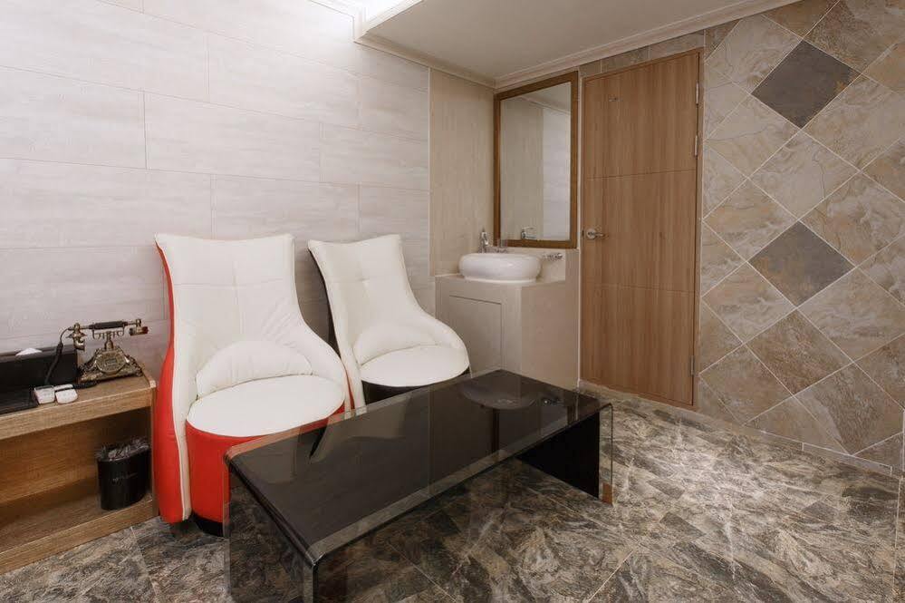 I.Y Hotel Suwon Exteriör bild