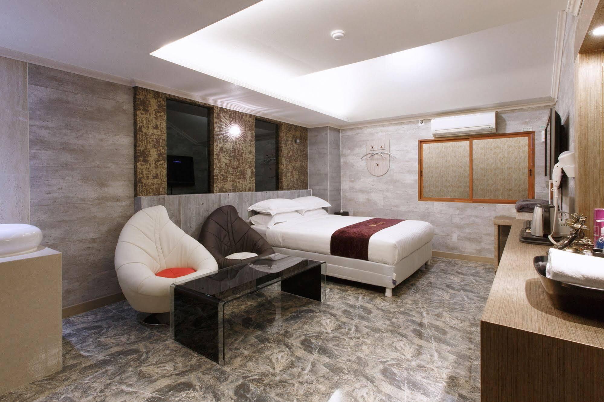 I.Y Hotel Suwon Exteriör bild