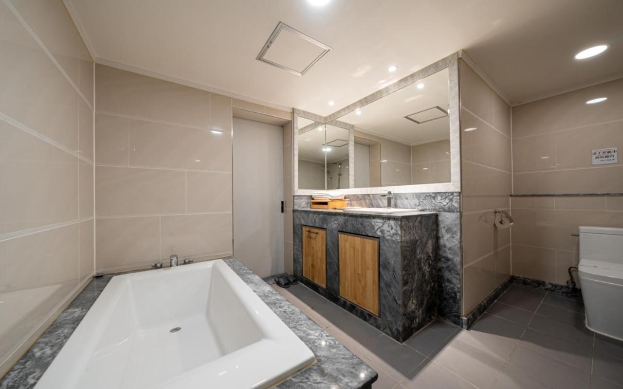 I.Y Hotel Suwon Exteriör bild