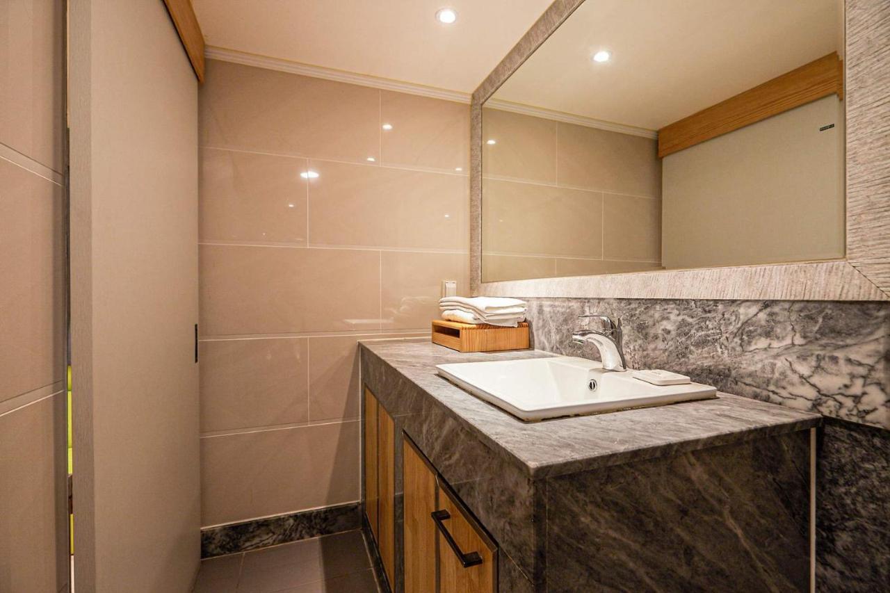 I.Y Hotel Suwon Exteriör bild